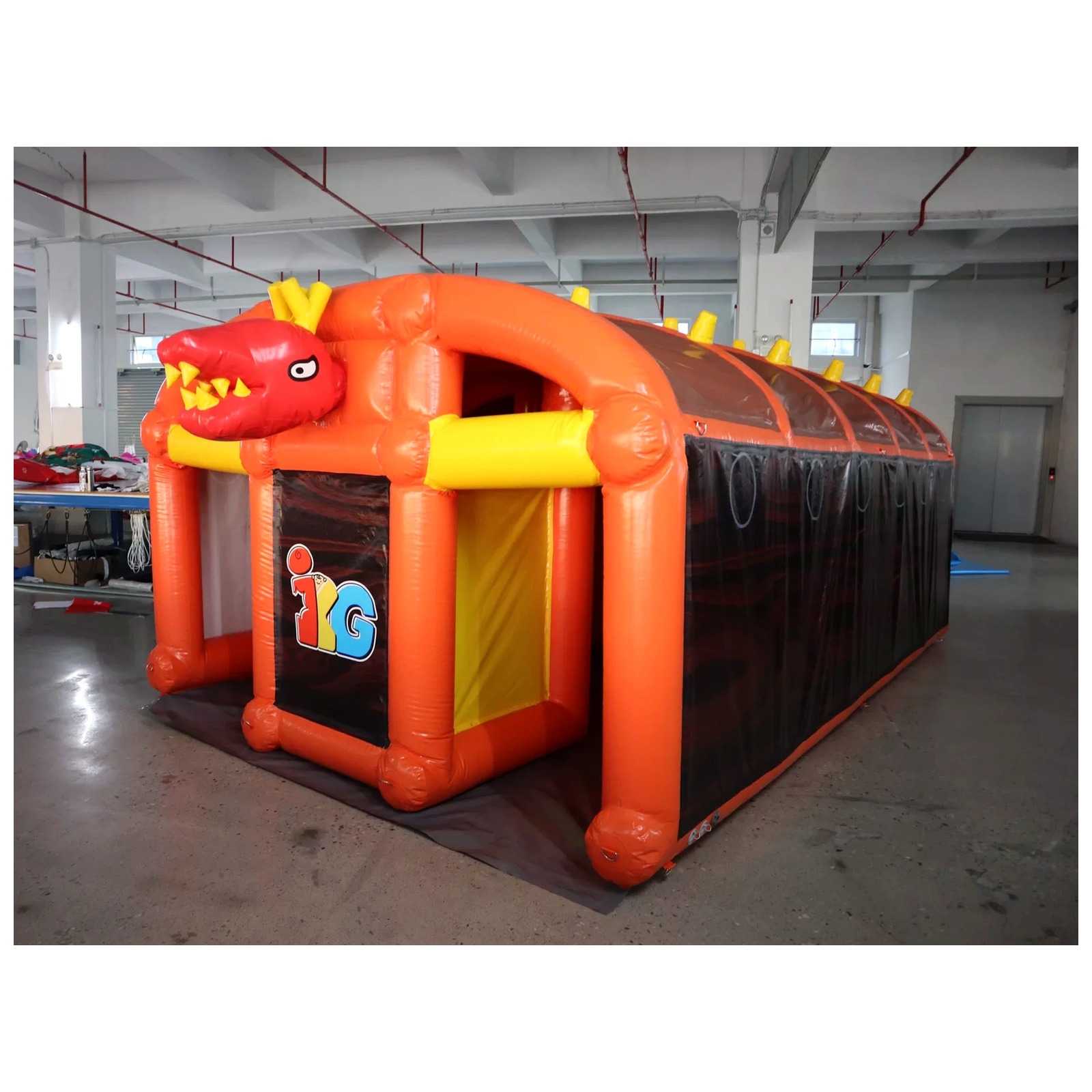 Outdoor Adventure Rentals - 大型オレンジ色のインフレータブル迷路 3×5m 10×16フィート 送風機付き レンタル イベント用