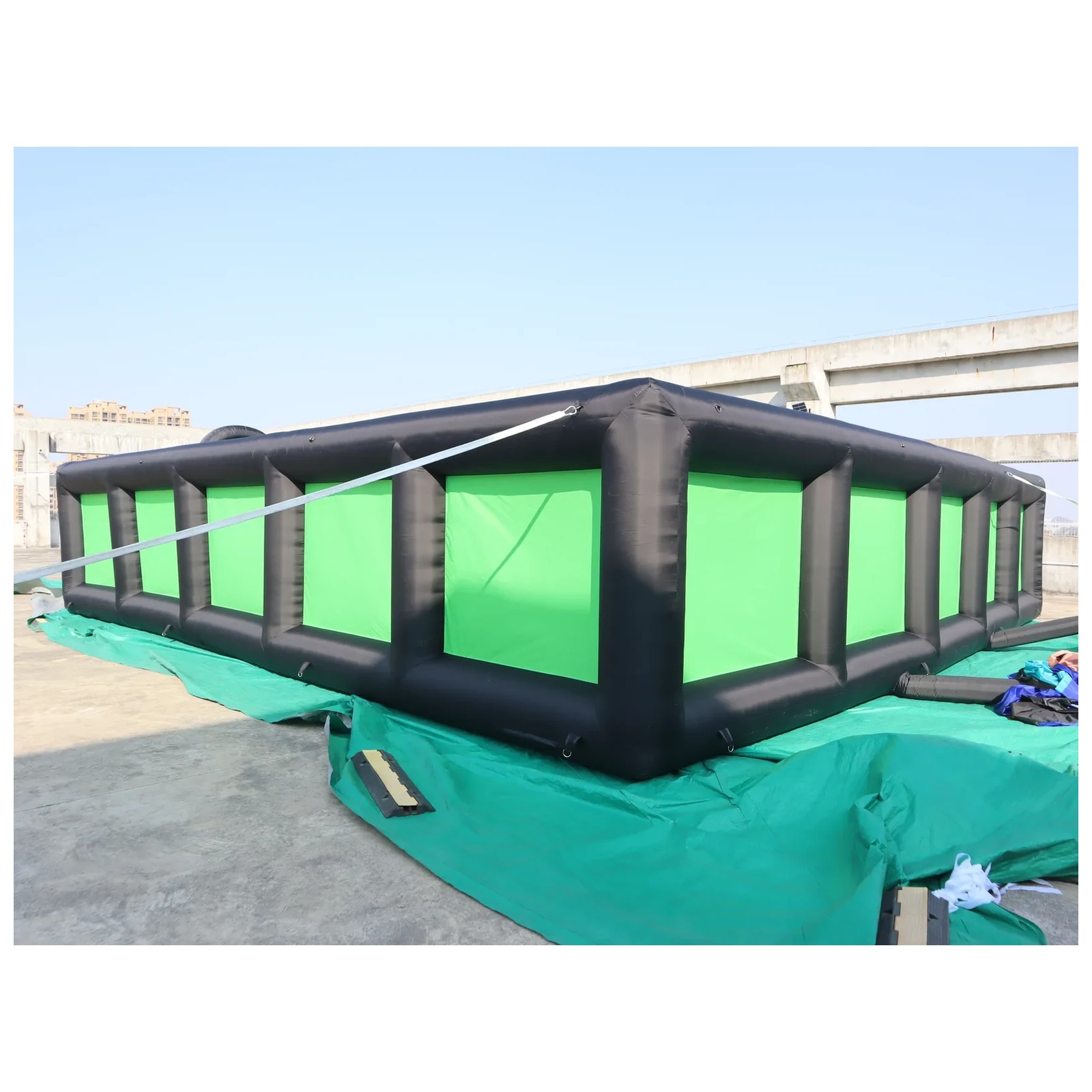 屋外用黒緑色のインフレータブル迷路 10×10m（33×33 - Outdoor Adventure Rentals のレビューと価格